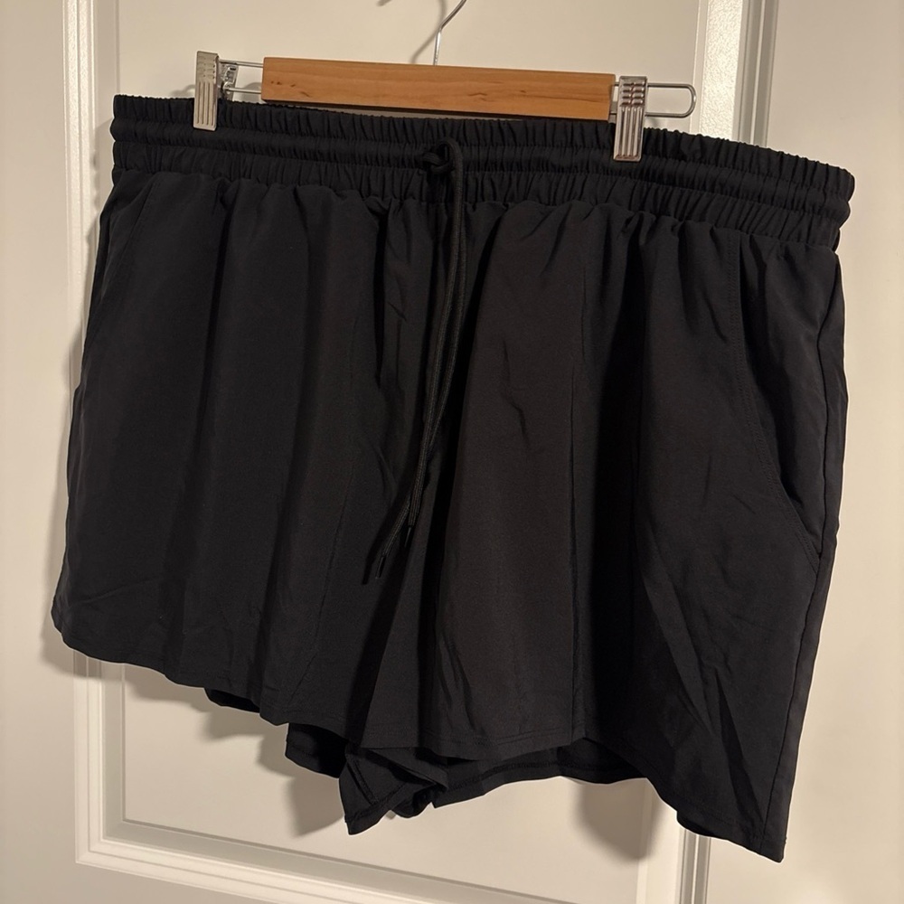 Time and Tru Women's Plus Cover-Up Woven Shorts, Rich Black Size 1X (16W-18W)